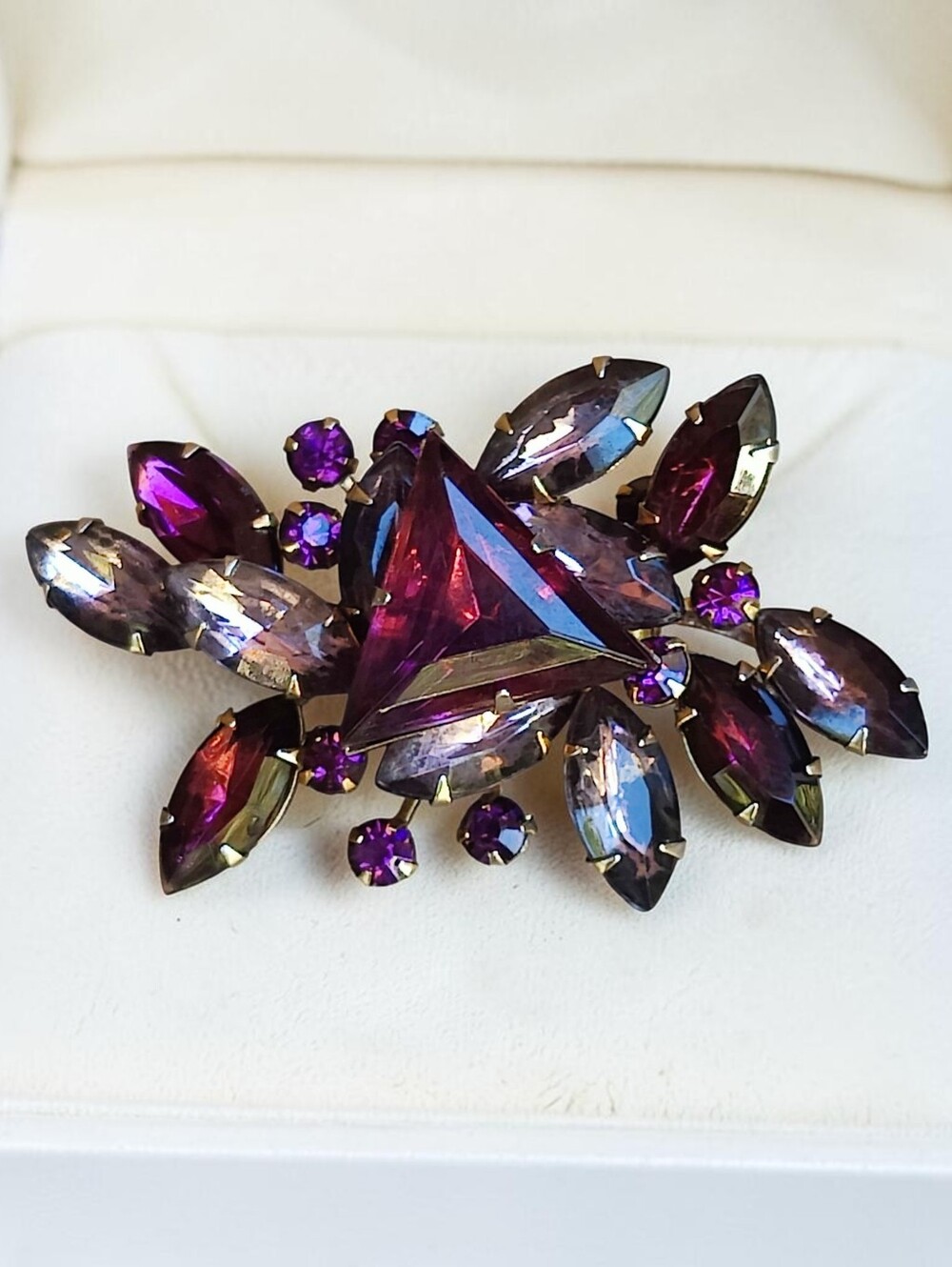 Gorgeous Vintage Purple Glass Brooch